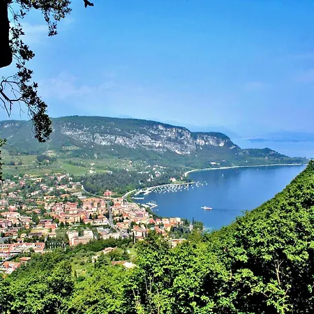 Near Garda 바르돌리노